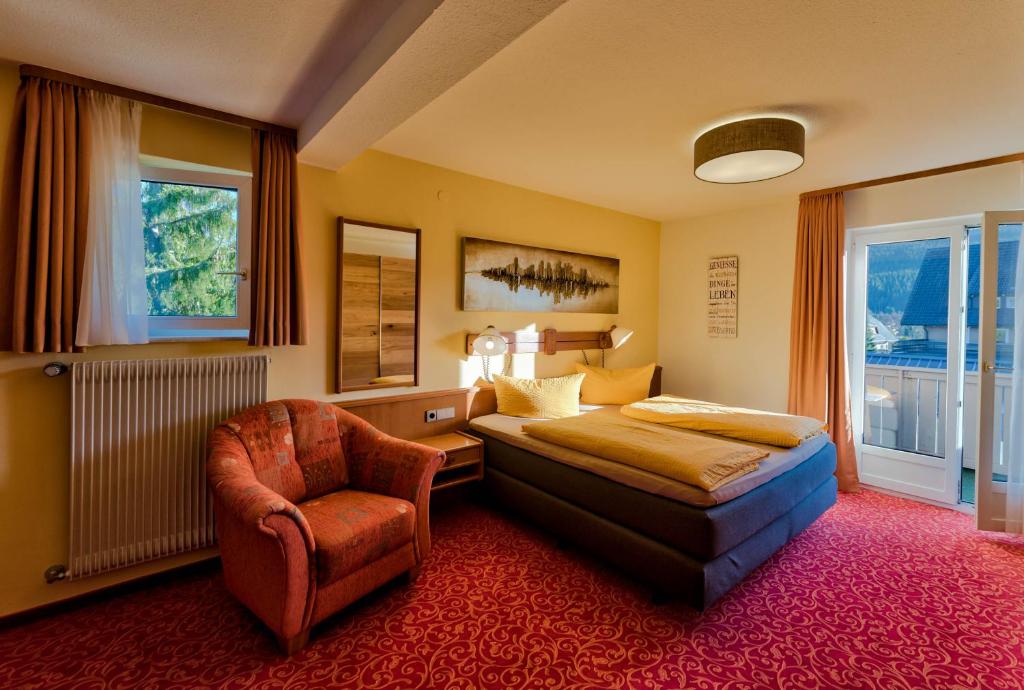 Postel nebo postele na pokoji v ubytování Hotel Sonneneck Titisee -Adults Only-