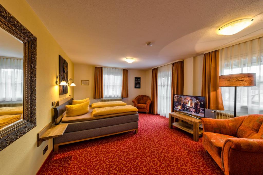 Posezení v ubytování Hotel Sonneneck Titisee -Adults Only-