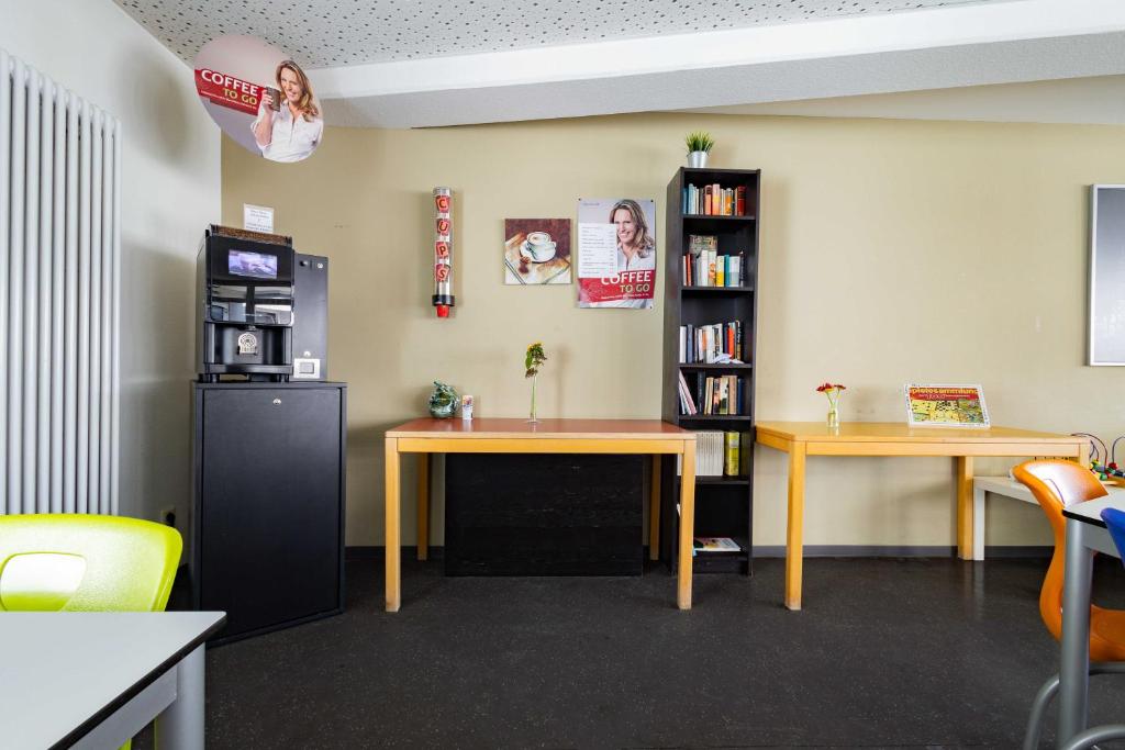 Kuchyň nebo kuchyňský kout v ubytování StayInn Hostel und Gästehaus