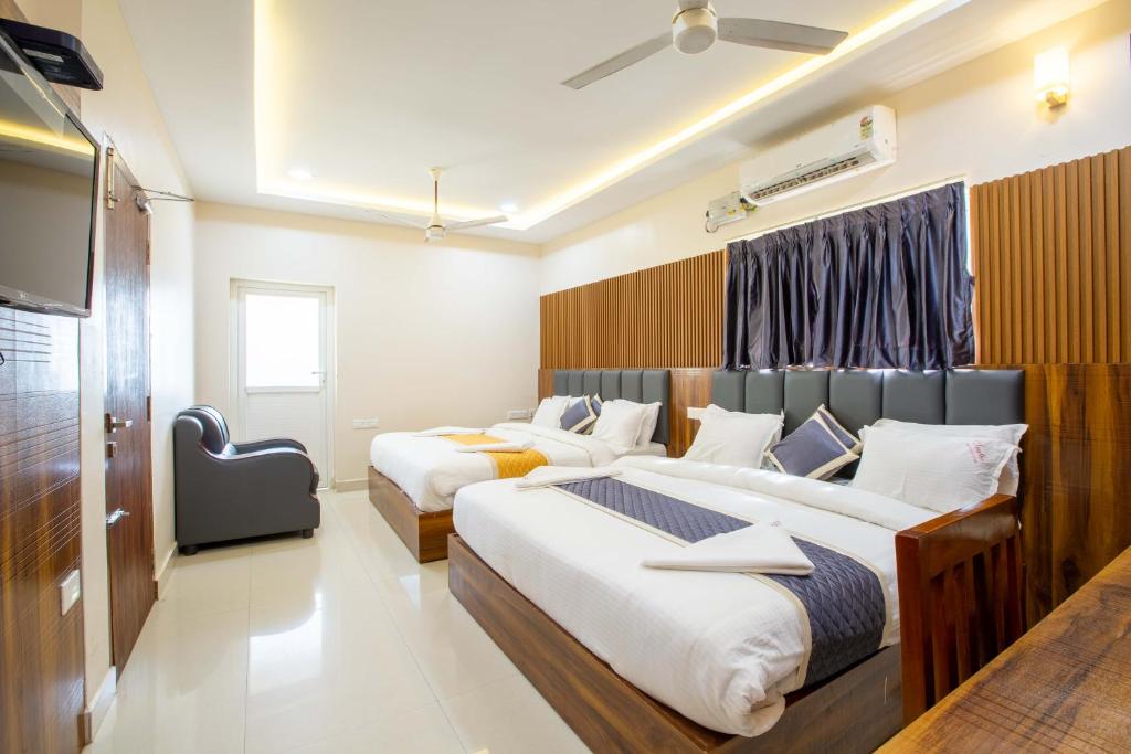 Sruthi Residency - Family Room With Balcony