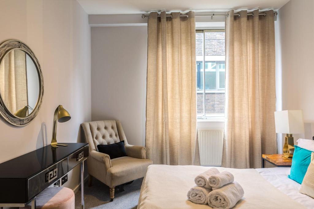 Postel nebo postele na pokoji v ubytování PickThePlace 3-bedroom Portman square