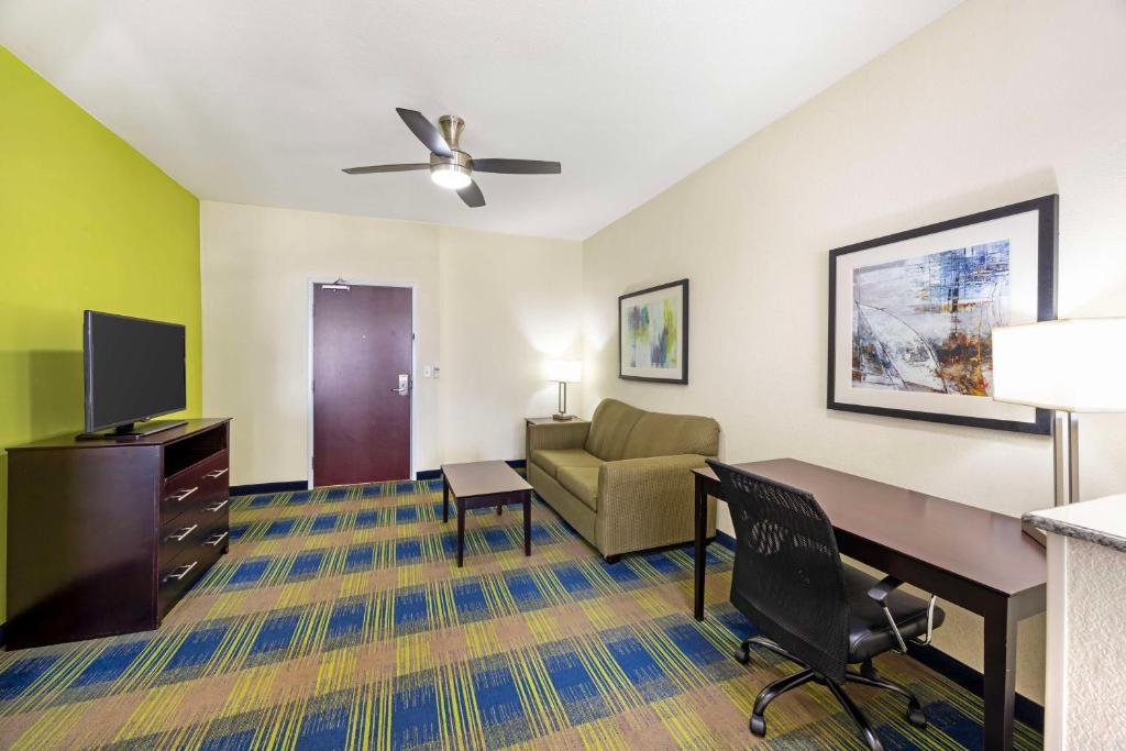Best Western Plus Pratt - Suite King De Dos Dormitorios