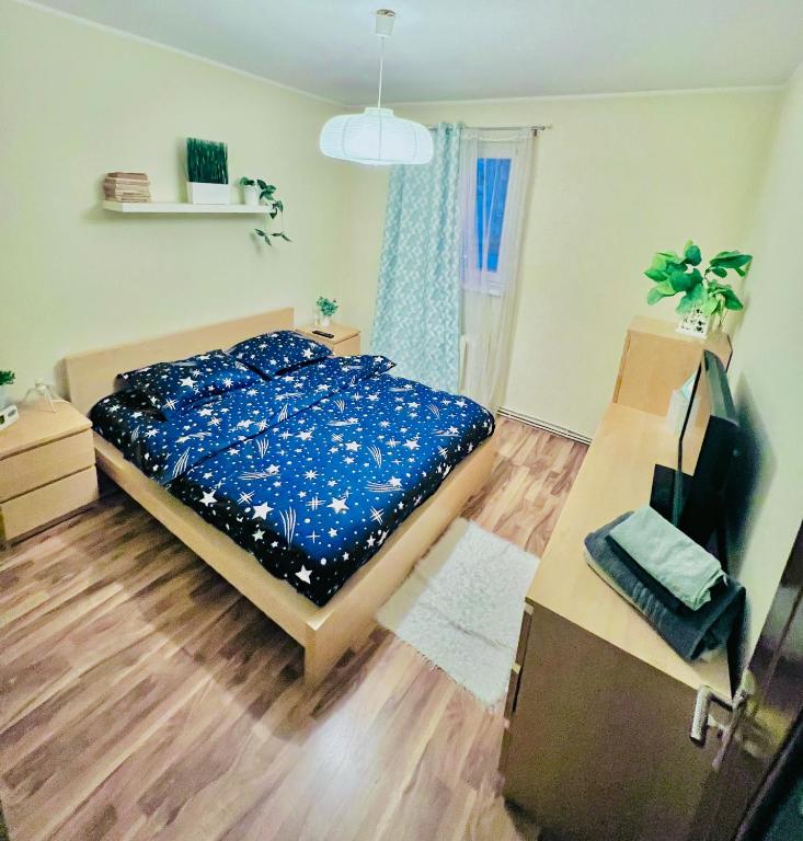 Middle of the boulevard - One-Bedroom Apartment