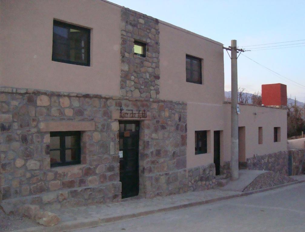 an old stone building on the side of a street at Lo de Lili in Tilcara