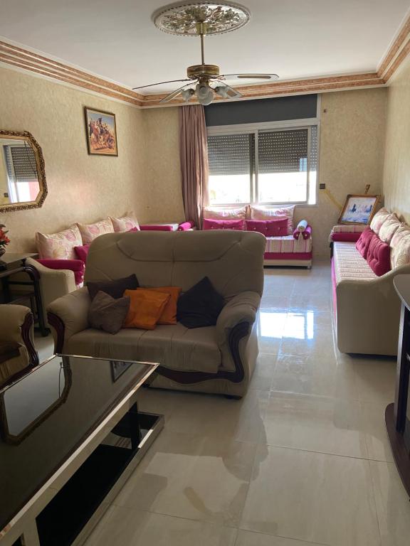 a living room with a couch and a table at Appartement Belevédère in Casablanca