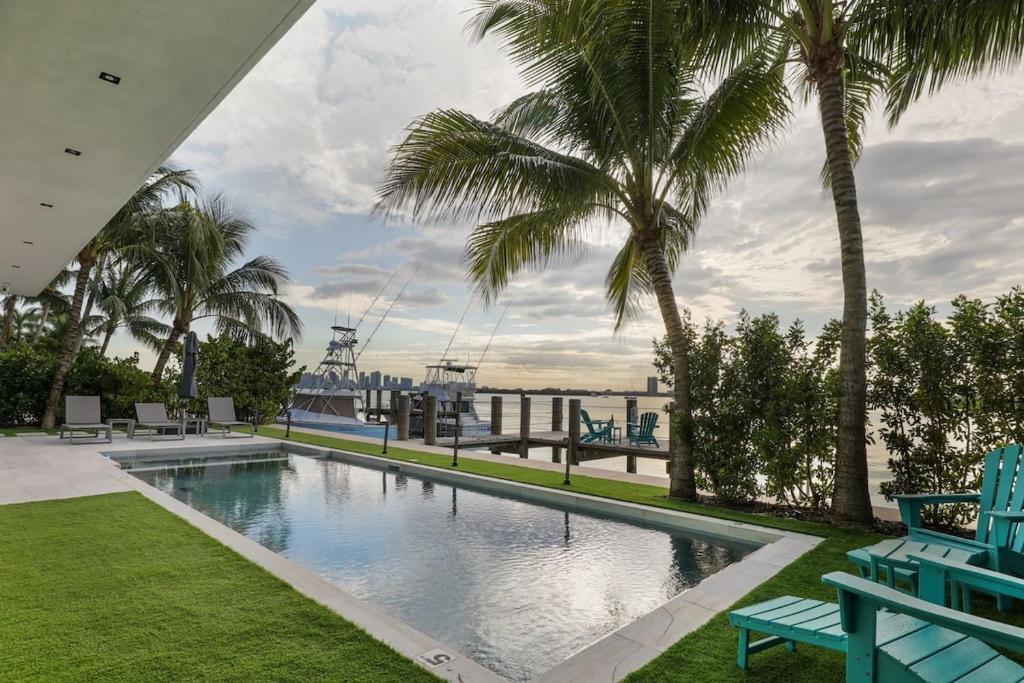 Best Sunset Bayfront - pool jacuzzi pool table, Miami Beach ...