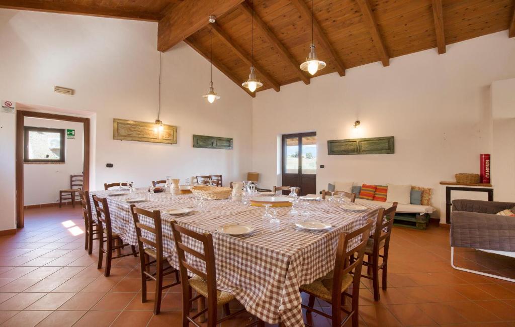 Telewizja i/lub zestaw kina domowego w obiekcie Stunning Home In San Marco Argentano