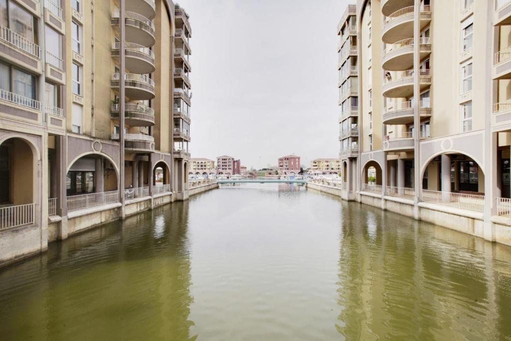 Výhled na řeku, která protéká v blízkosti apartmánu
