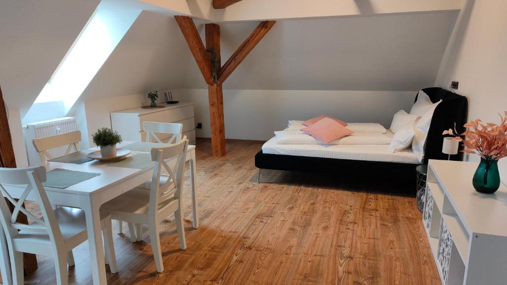 Postel nebo postele na pokoji v ubytování Apartmán v podhůří Krkonoš