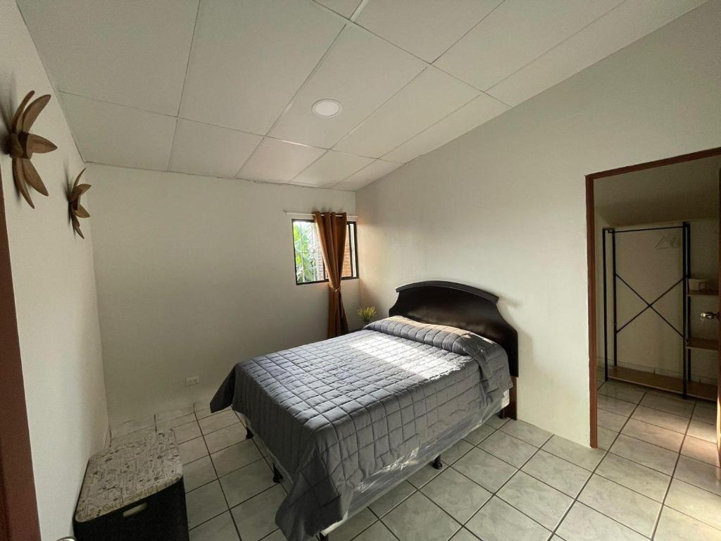 En eller flere senge i et værelse på Apaneca House