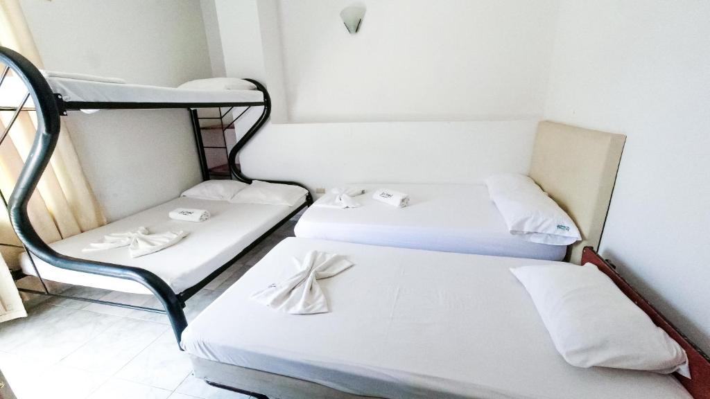 Postel nebo postele na pokoji v ubytování Miami Hotel