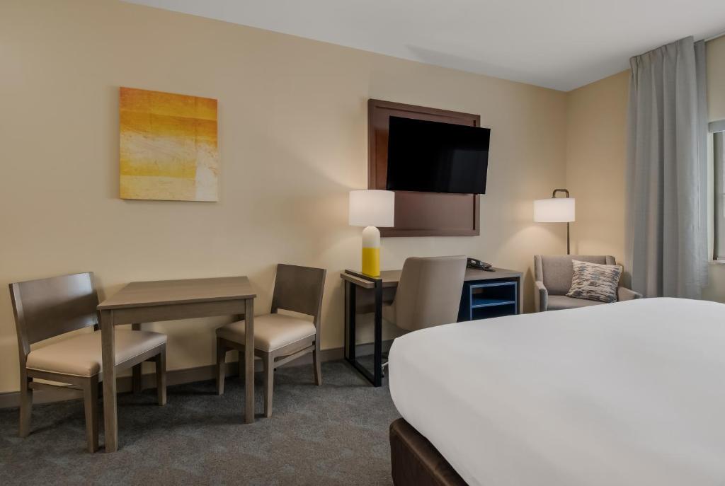 Postel nebo postele na pokoji v ubytování Comfort Inn & Suites Barnesville - Frackville