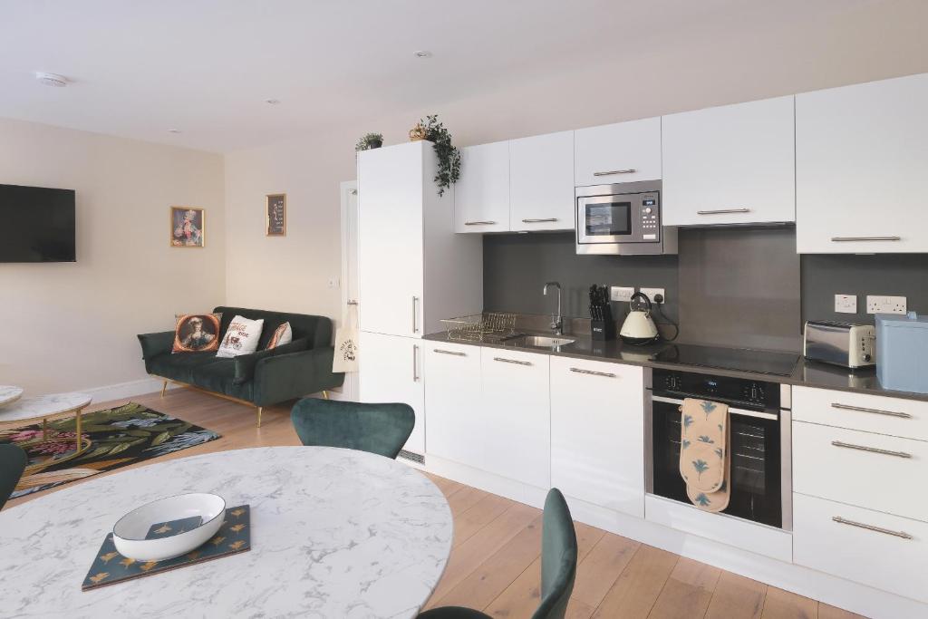 Harington's Apartments - John Street - 