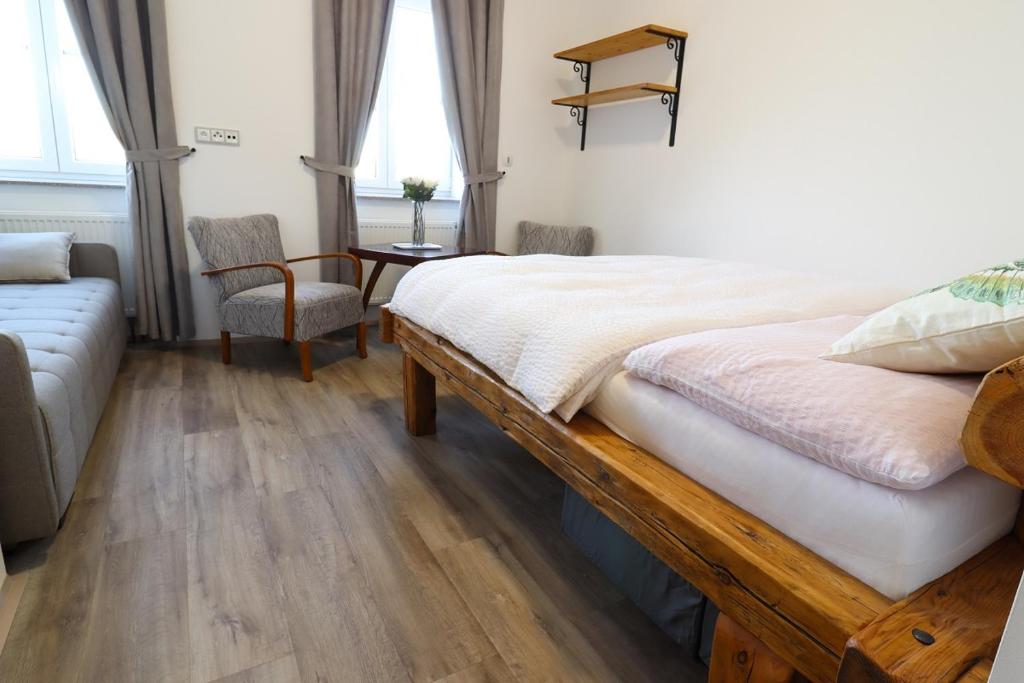 Postel nebo postele na pokoji v ubytování Penzion U HLAVÁČKŮ
