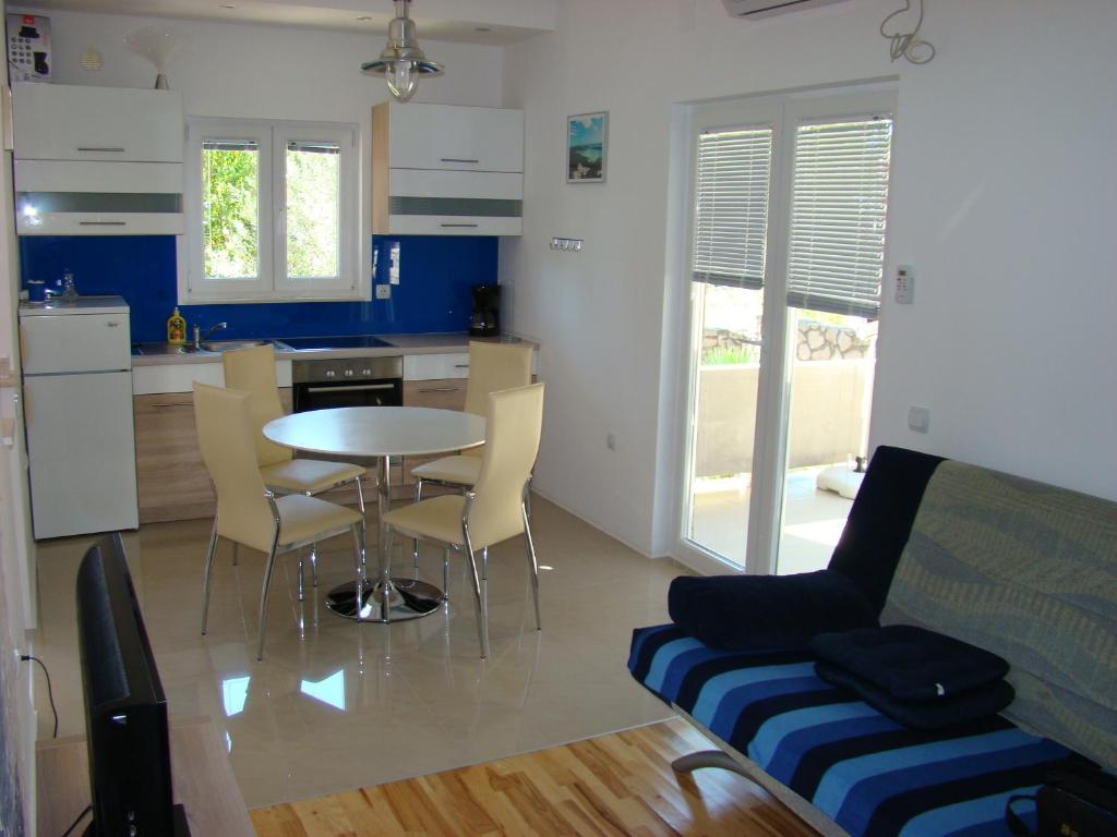 Kuchyň nebo kuchyňský kout v ubytování Apartments Pinus