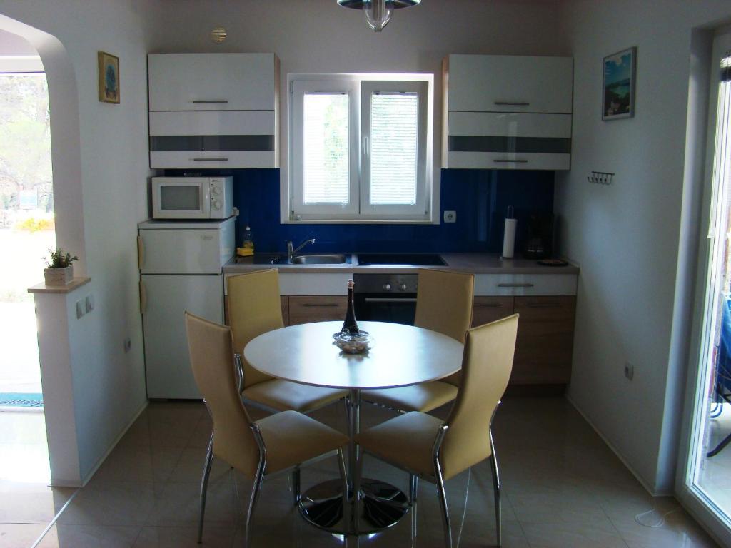 Kuchyň nebo kuchyňský kout v ubytování Apartments Pinus