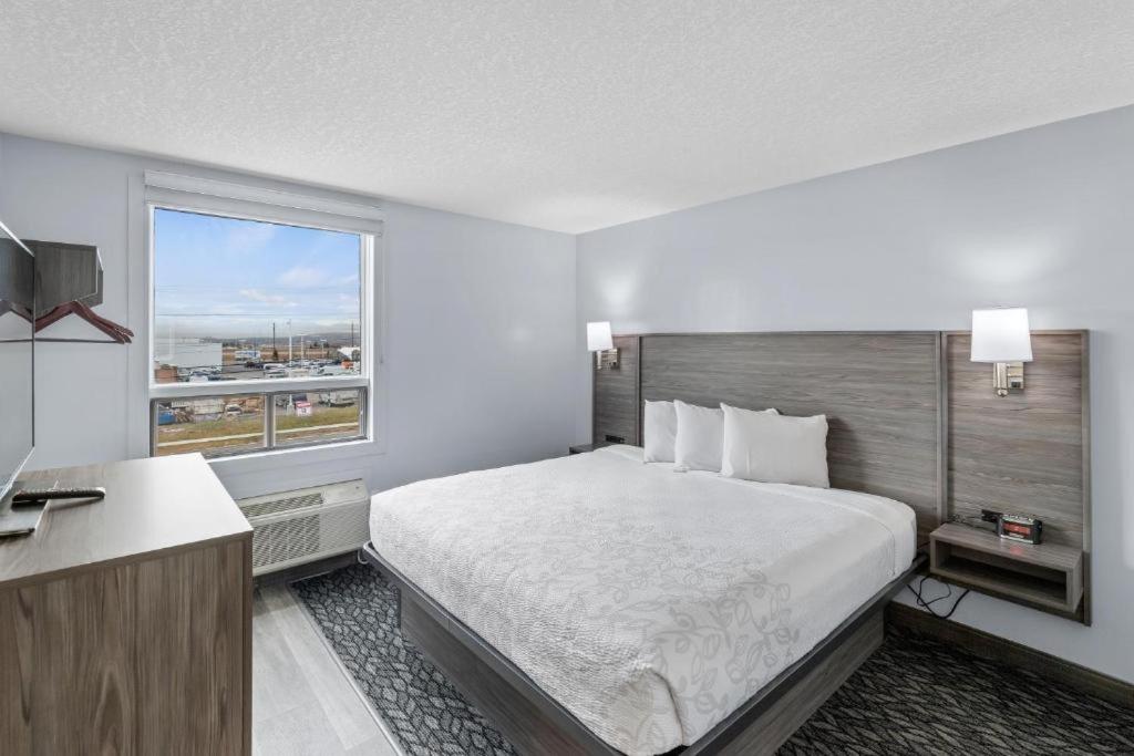 Emerald Hotel & Suites Calgary Airport - Resim 29
