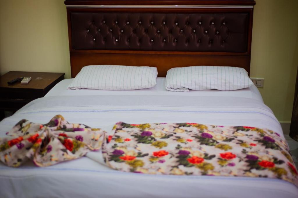Postel nebo postele na pokoji v ubytování Nile sky hotel and suites