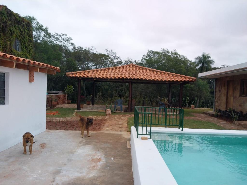 Bazén v ubytování Casita de Piedra nebo v jeho okolí