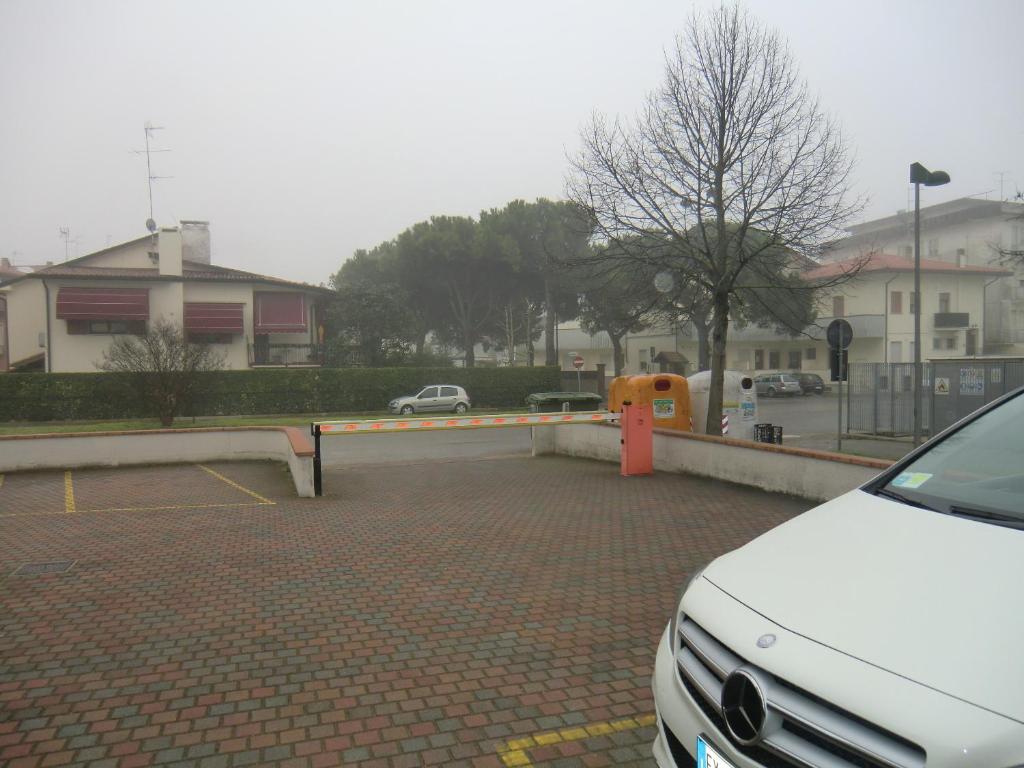 Zdjęcie z galerii obiektu Residence Elisa Piano Terra con Giardino e Posto Spiaggia Incluso w Caorle