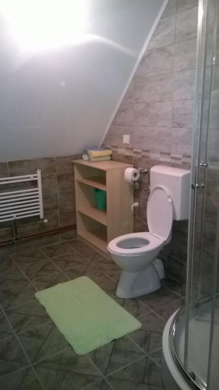 Een badkamer bij Apartments Dora