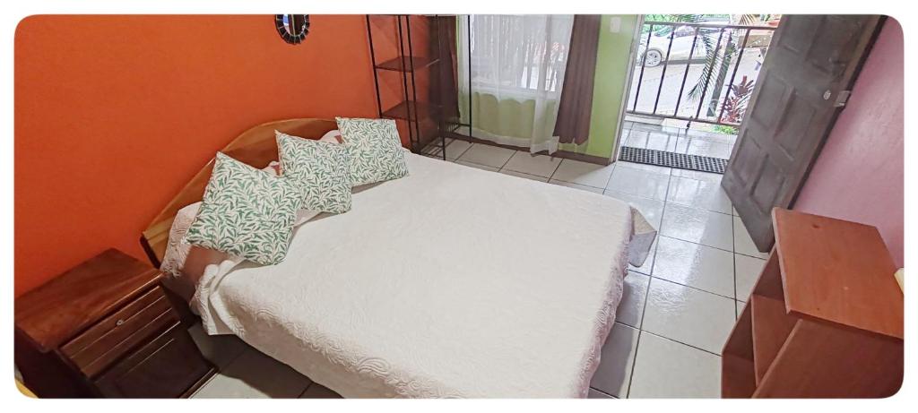 Hotel & Hostel Sloth Backpackers - Triple Budget Room