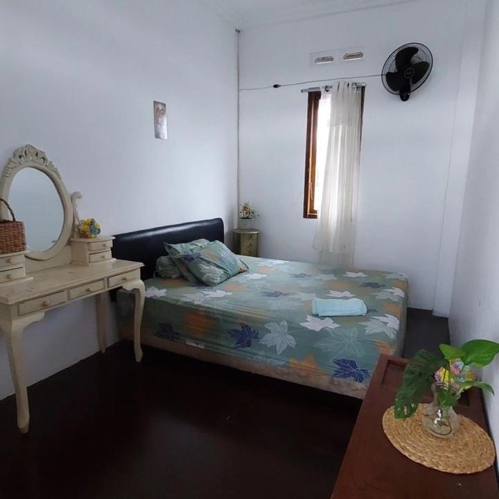 Ένα ή περισσότερα κρεβάτια σε δωμάτιο στο Sing Ayu Homestay