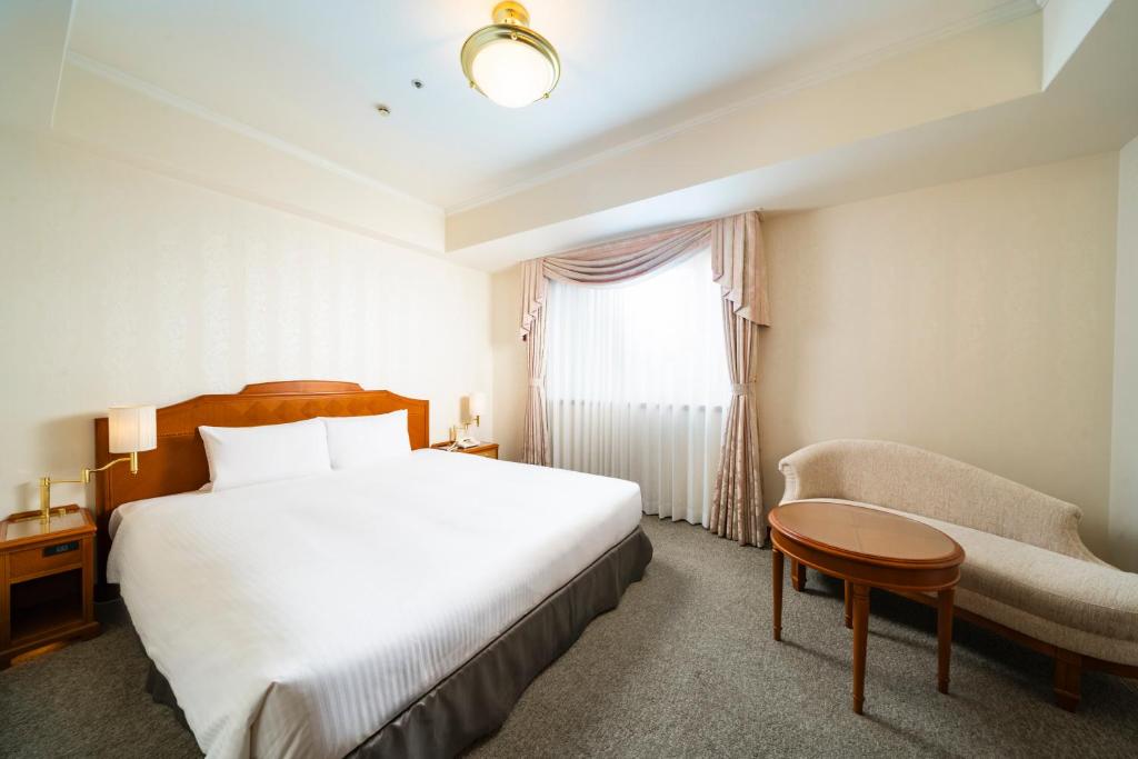 Postel nebo postele na pokoji v ubytování KOKO HOTEL Osaka Shinsaibashi