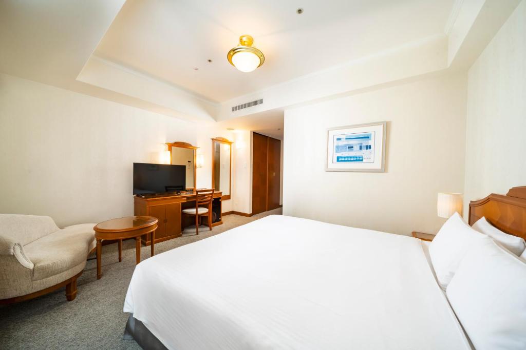 TV a/nebo společenská místnost v ubytování KOKO HOTEL Osaka Shinsaibashi