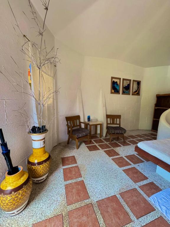Posezení v ubytování Stone Manor Inn
