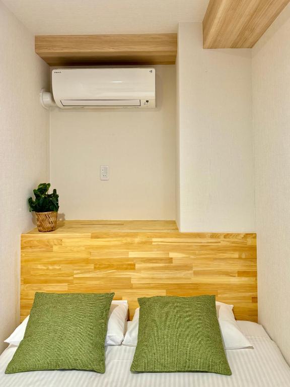 Postel nebo postele na pokoji v ubytování Y&Y NAMBA HOTEL Osaka