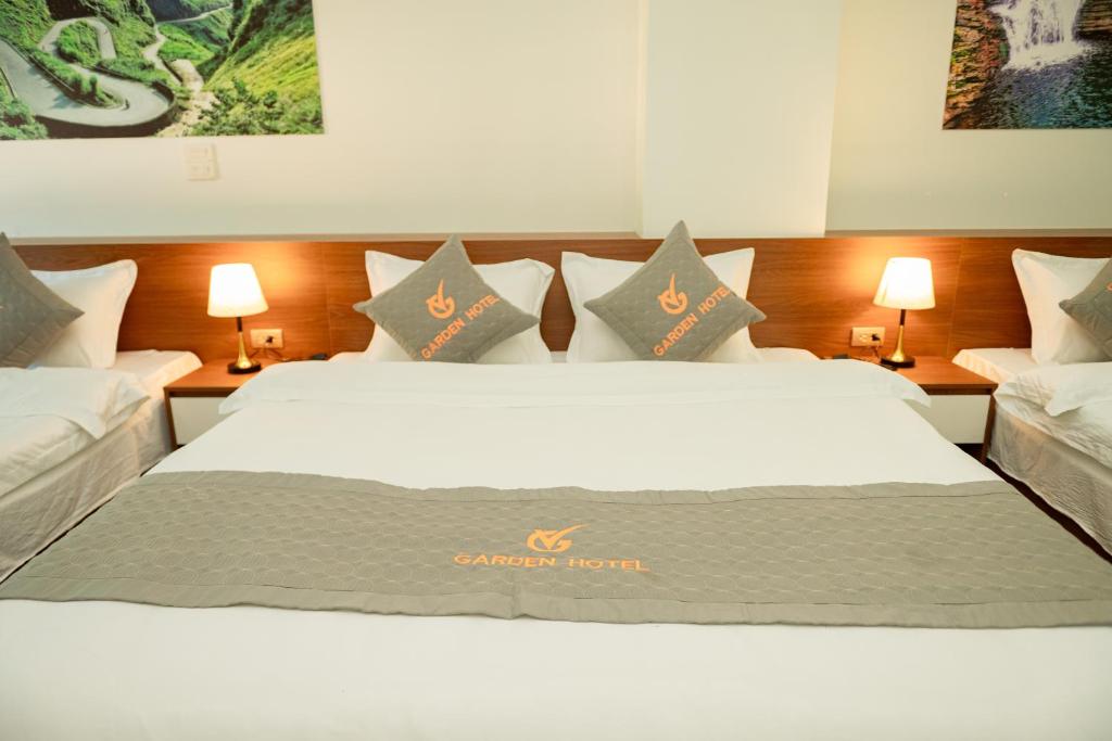 Postel nebo postele na pokoji v ubytování Garden Hotel II