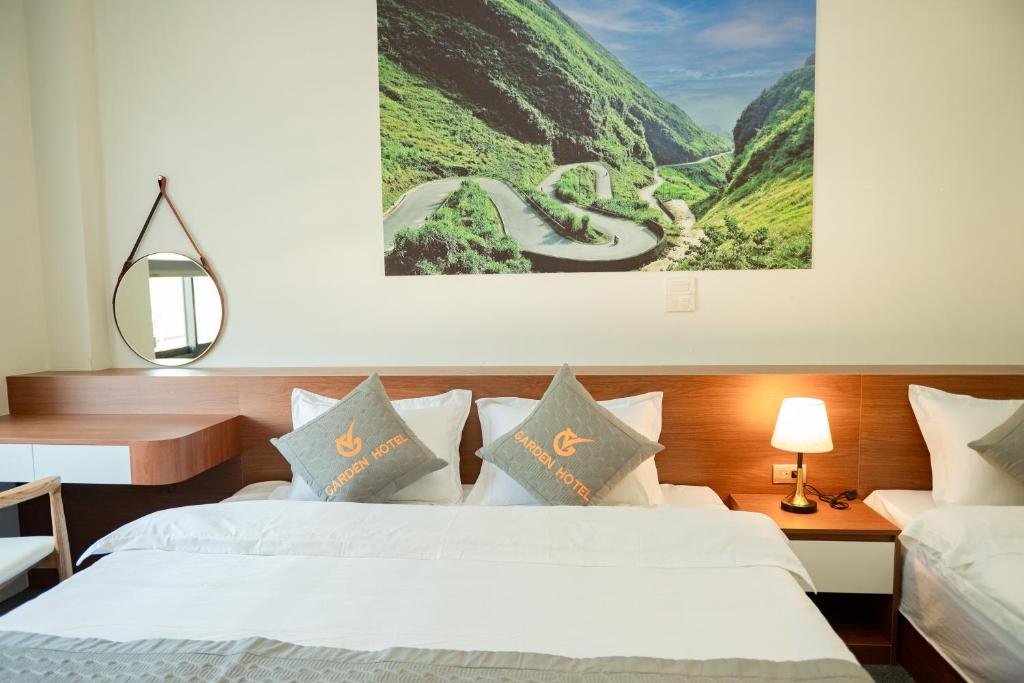 Postel nebo postele na pokoji v ubytování Garden Hotel II