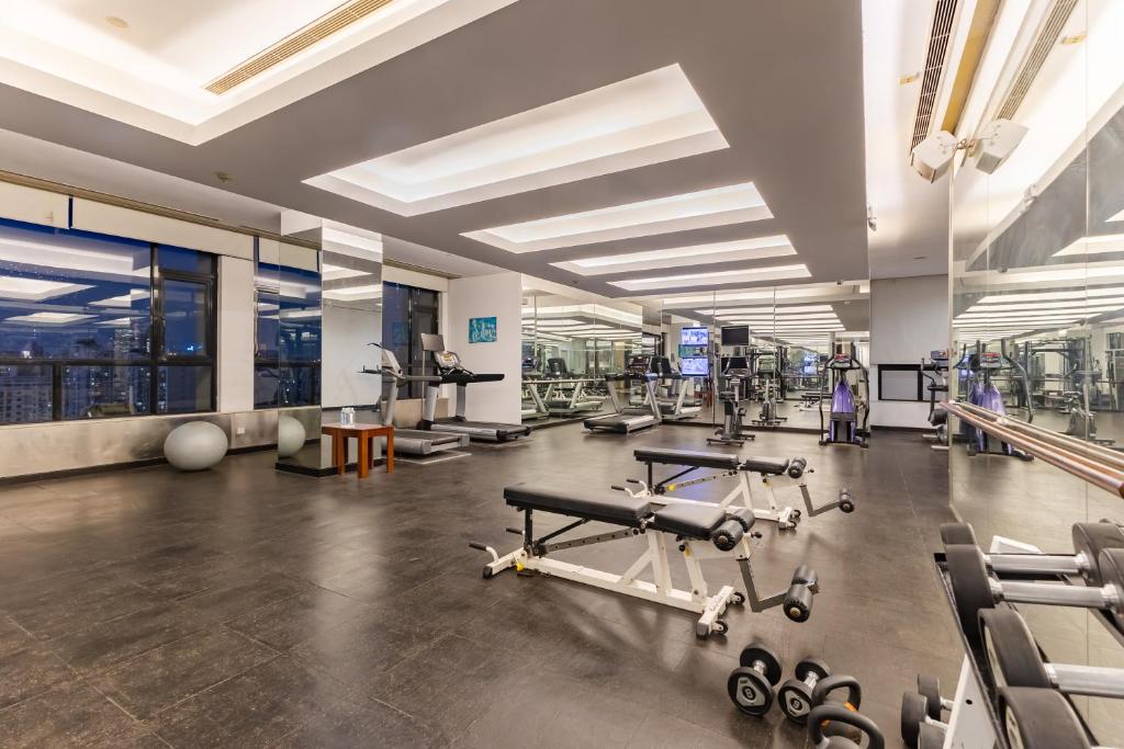 Fitness centrum a/nebo fitness zařízení v ubytování Holiday Inn Shanghai Vista by IHG - Easy access to travel spot city walk