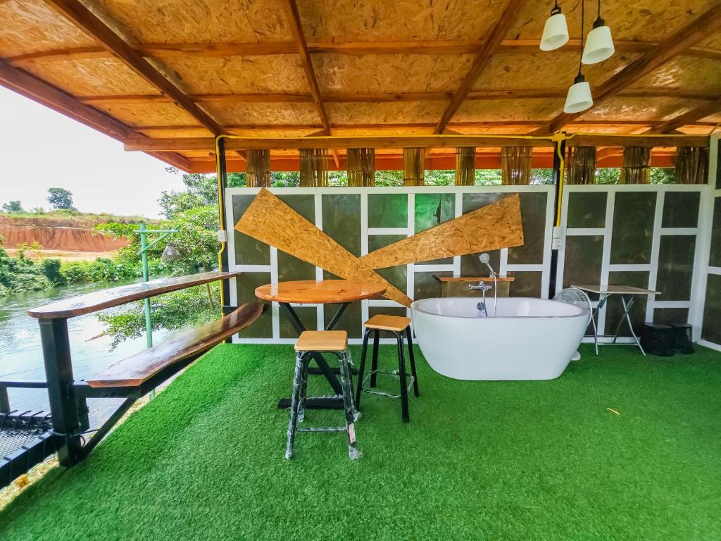Fotografie z fotogalerie ubytování บ้านสวนริเวอร์รีสอร์ทแก่งกระจาน v destinaci Kaeng Krachan