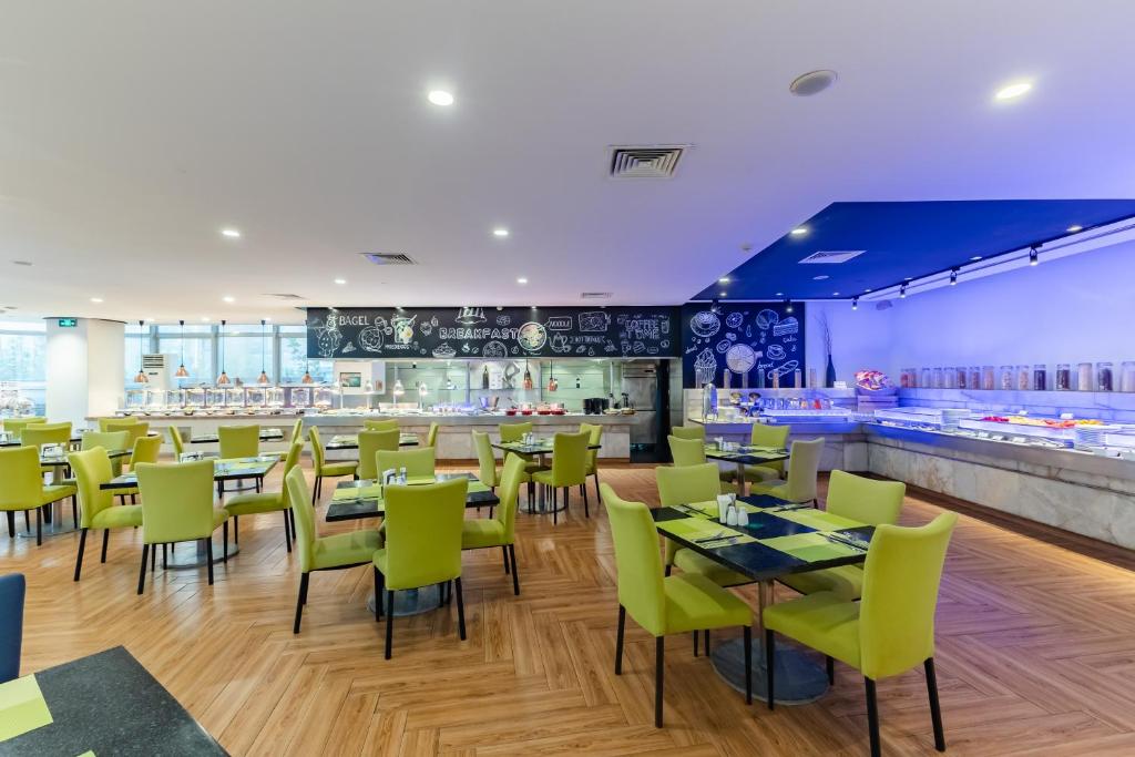 Restaurace v ubytování Holiday Inn Shanghai Vista by IHG - Easy access to travel spot city walk