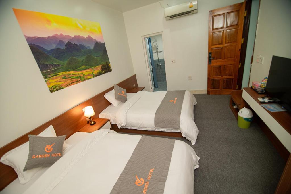 Postel nebo postele na pokoji v ubytování Garden Hotel II