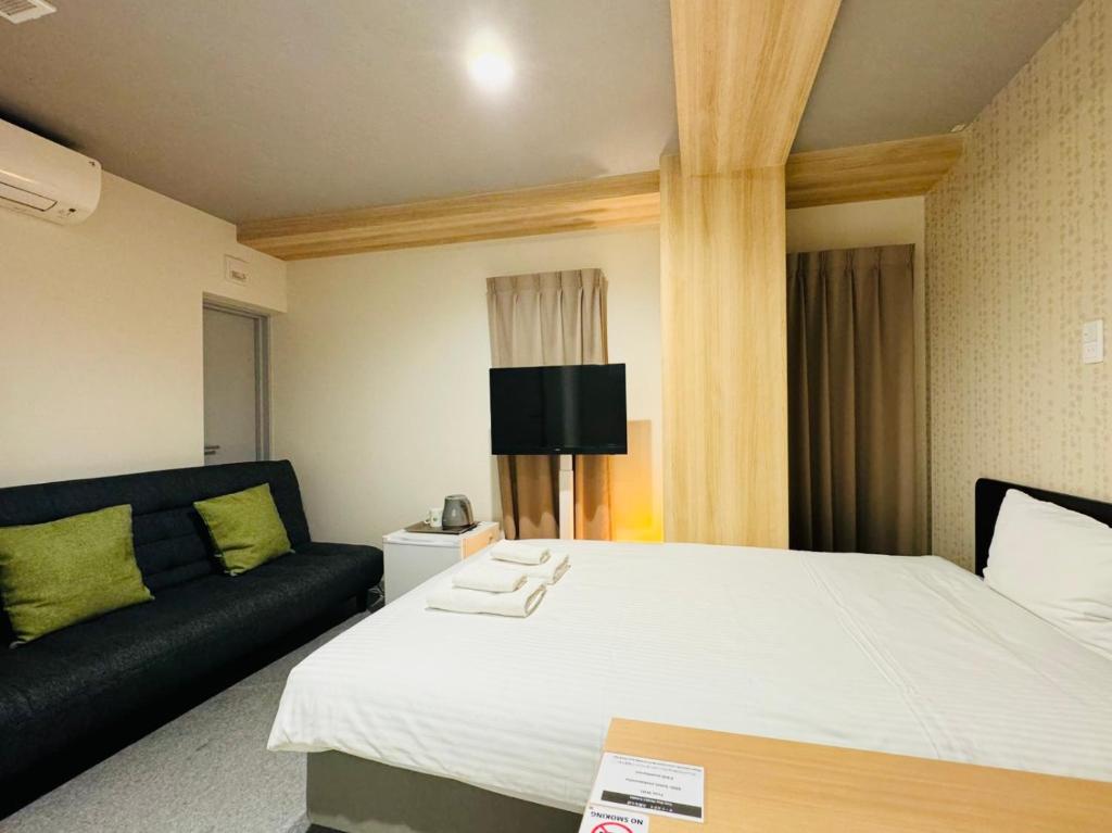 Postel nebo postele na pokoji v ubytování Y&Y NAMBA HOTEL Osaka