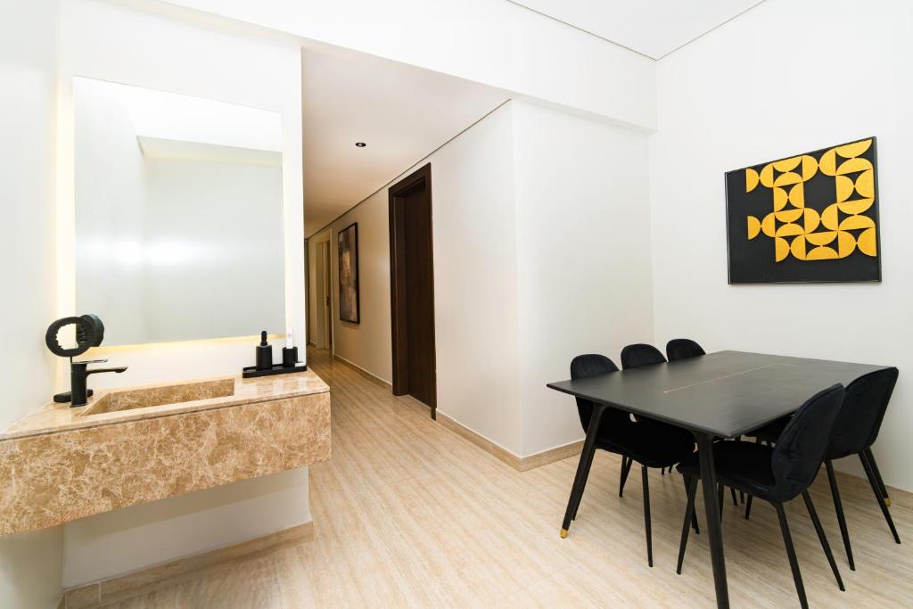 شقة فندقية فاخرة - Three-Bedroom Apartment