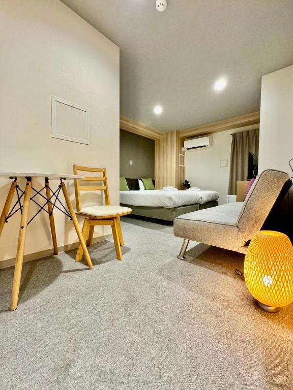 Postel nebo postele na pokoji v ubytování Y&Y NAMBA HOTEL Osaka