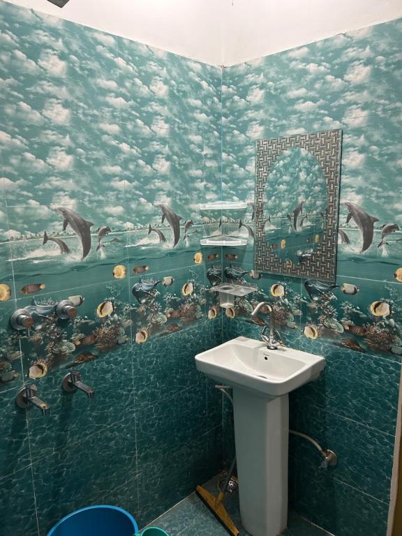 Phòng tắm tại Ronak Hilltop Homestay Kasol