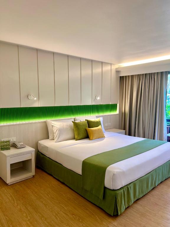 Postel nebo postele na pokoji v ubytování The Green Park Resort