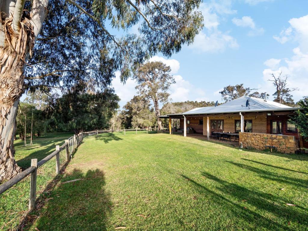 Island Brook Estate Vineyard and Chalets - Three-Bedroom House