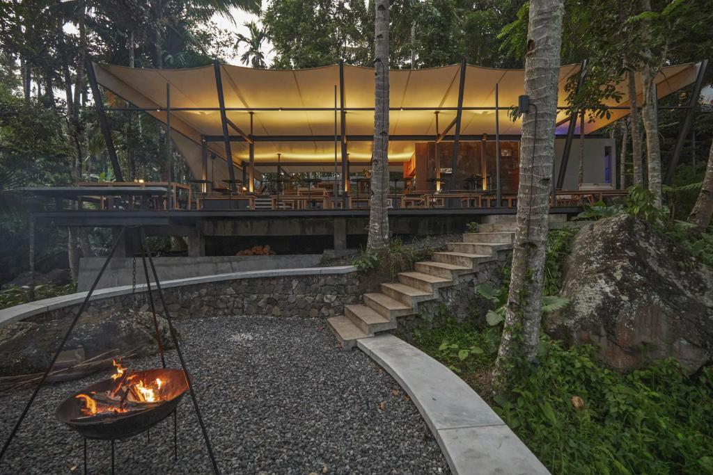 Zahrada ubytování Lintang Luku Tent Resort Ijen, Banyuwangi