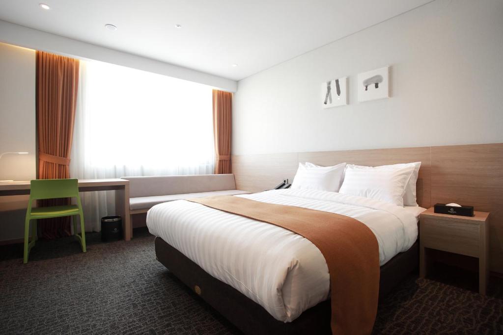 강릉 씨티 호텔 객실 침대