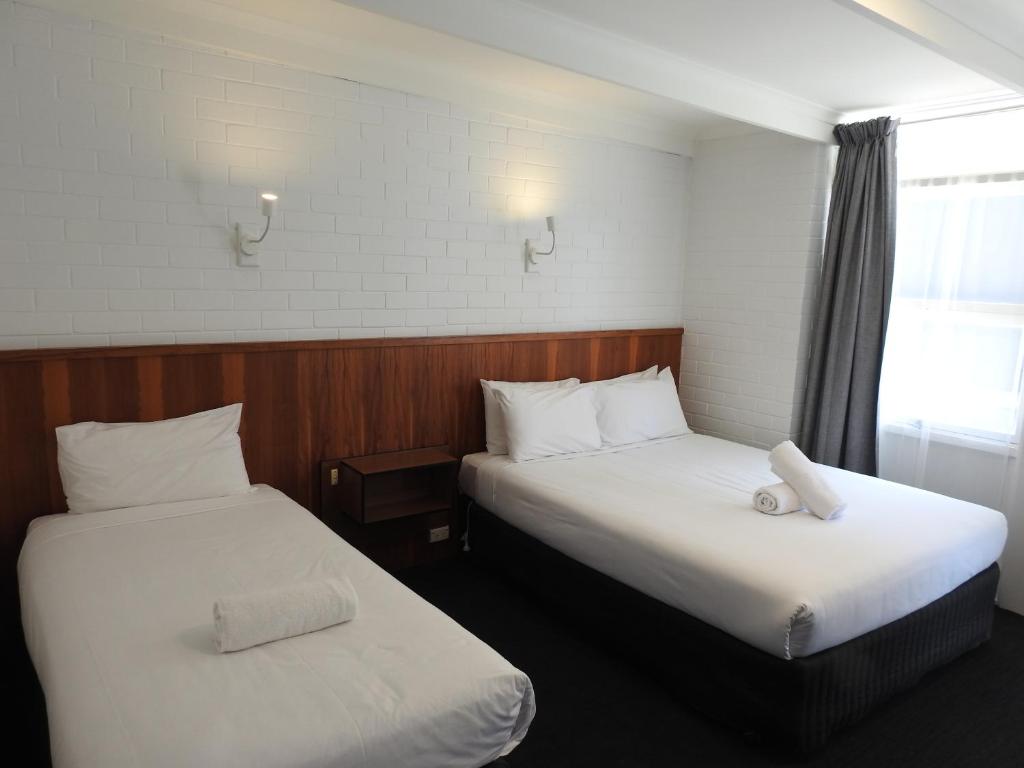 Postel nebo postele na pokoji v ubytování Bayside Hotel