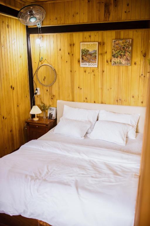 Postel nebo postele na pokoji v ubytování Homestay Pleiku Phố