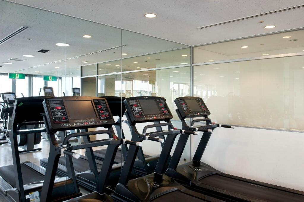 Fitness centrum a/nebo fitness zařízení v ubytování ANA Crowne Plaza Kobe by IHG