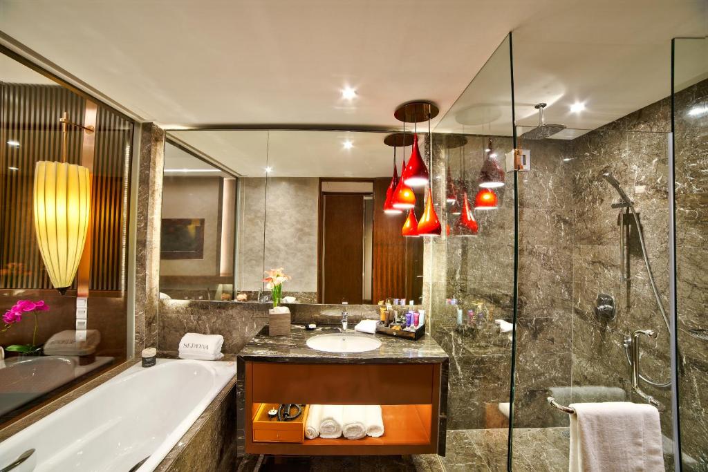 Ένα μπάνιο στο Sedona Hotel Yangon
