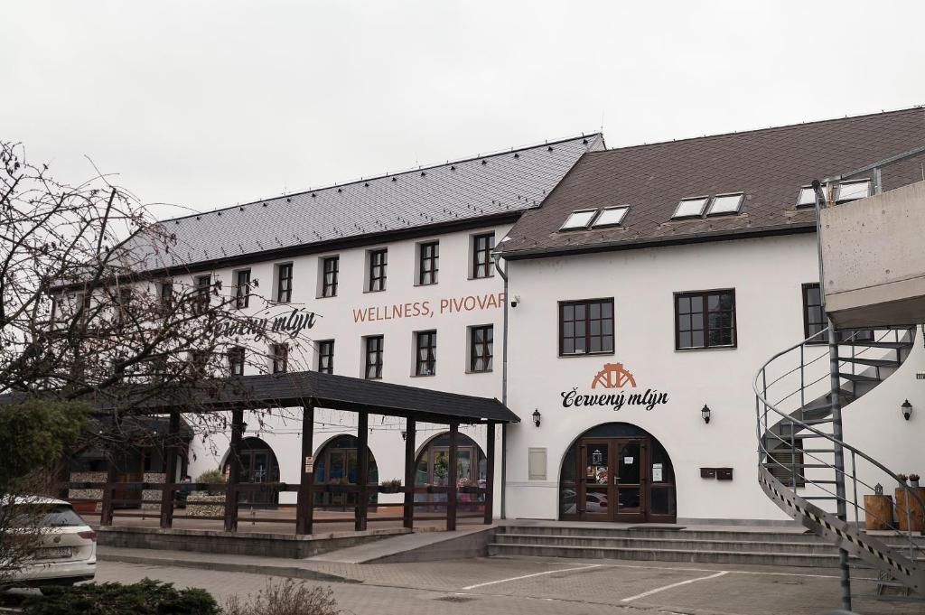 Budova, kde se hotel nachází